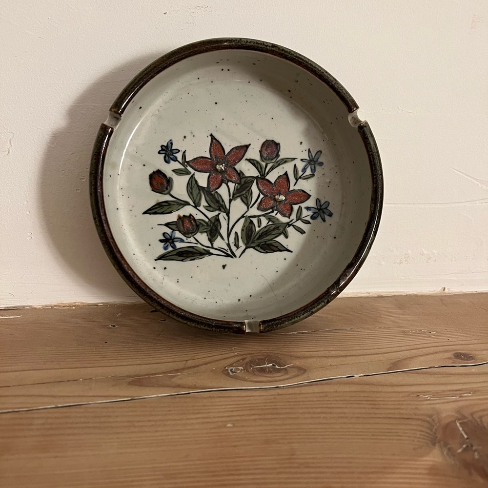 Vintage Stoneware Ashtray Large Tray Dish Flower Detail